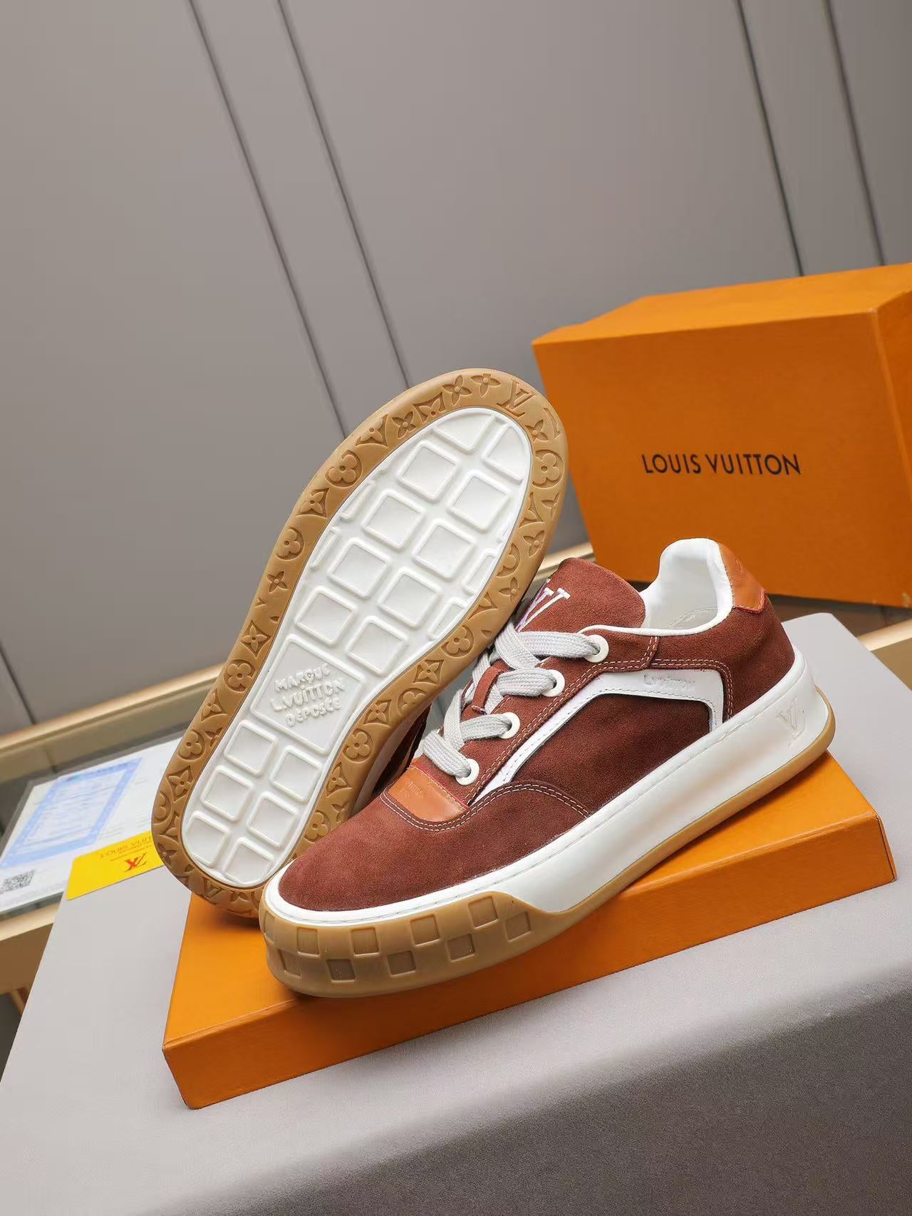 LV Tilted Marron