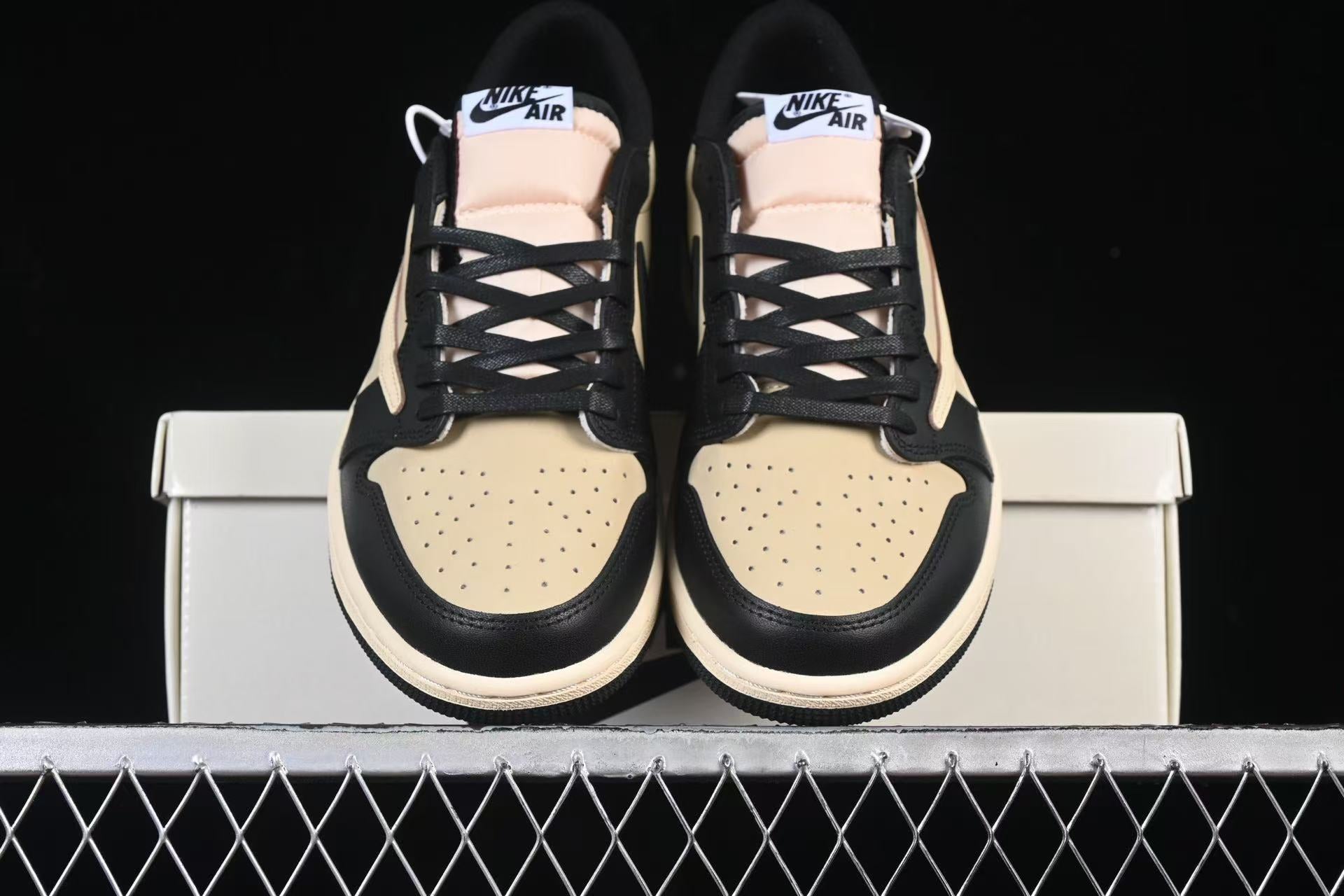 AJ1 Low Travis Scott Pale Vanilla