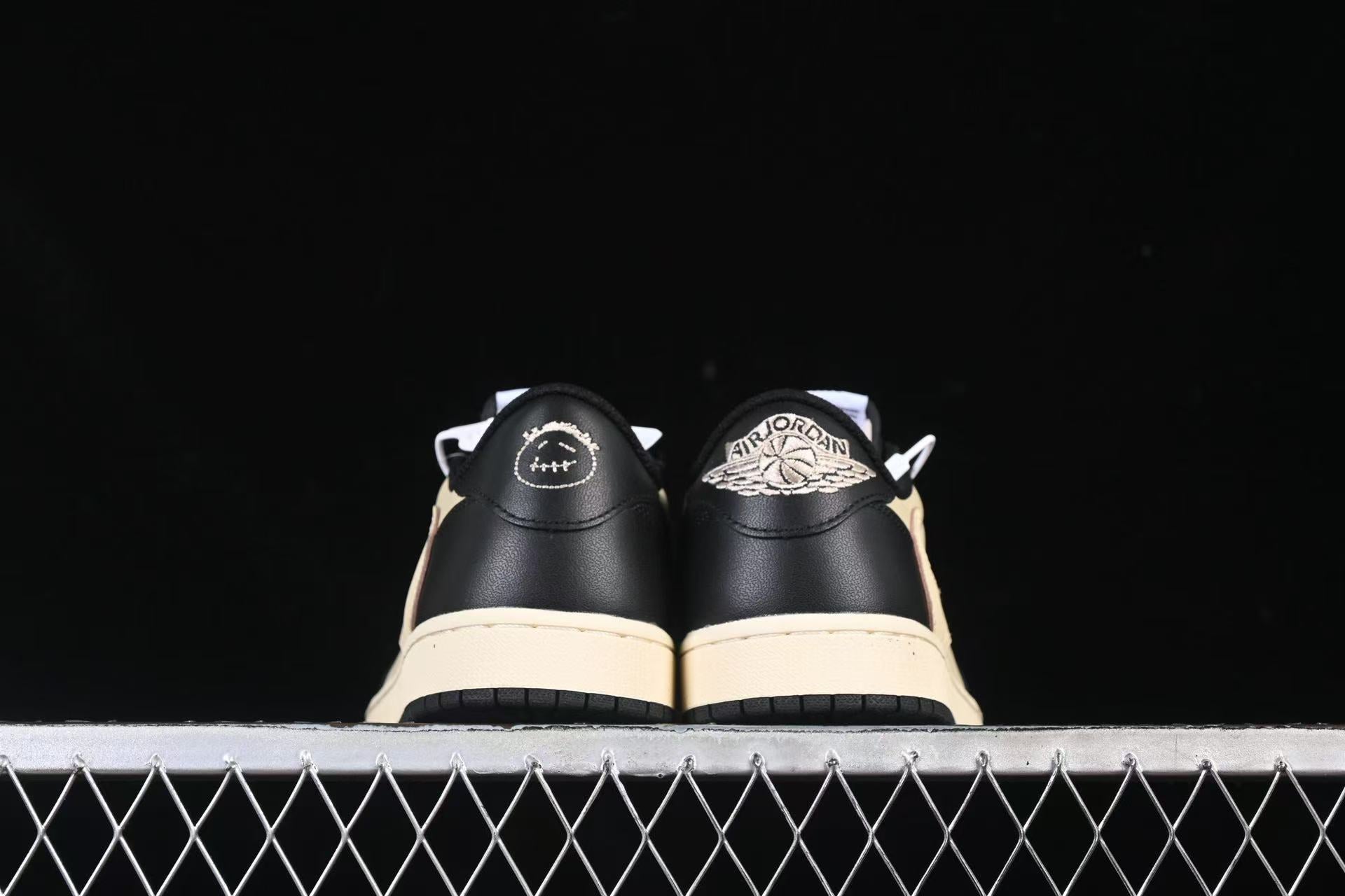 AJ1 Low Travis Scott Pale Vanilla