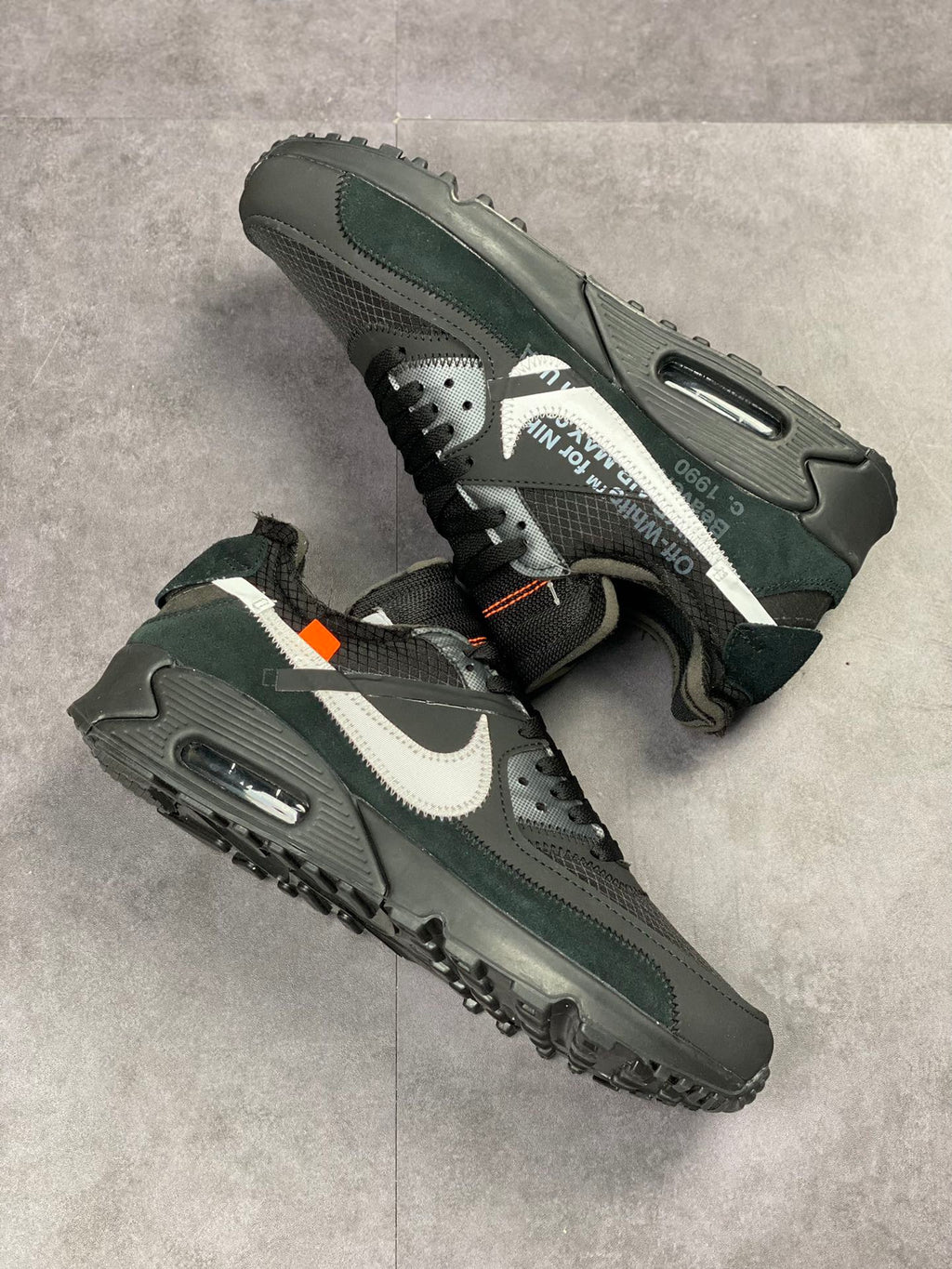 AM90 X OW Black