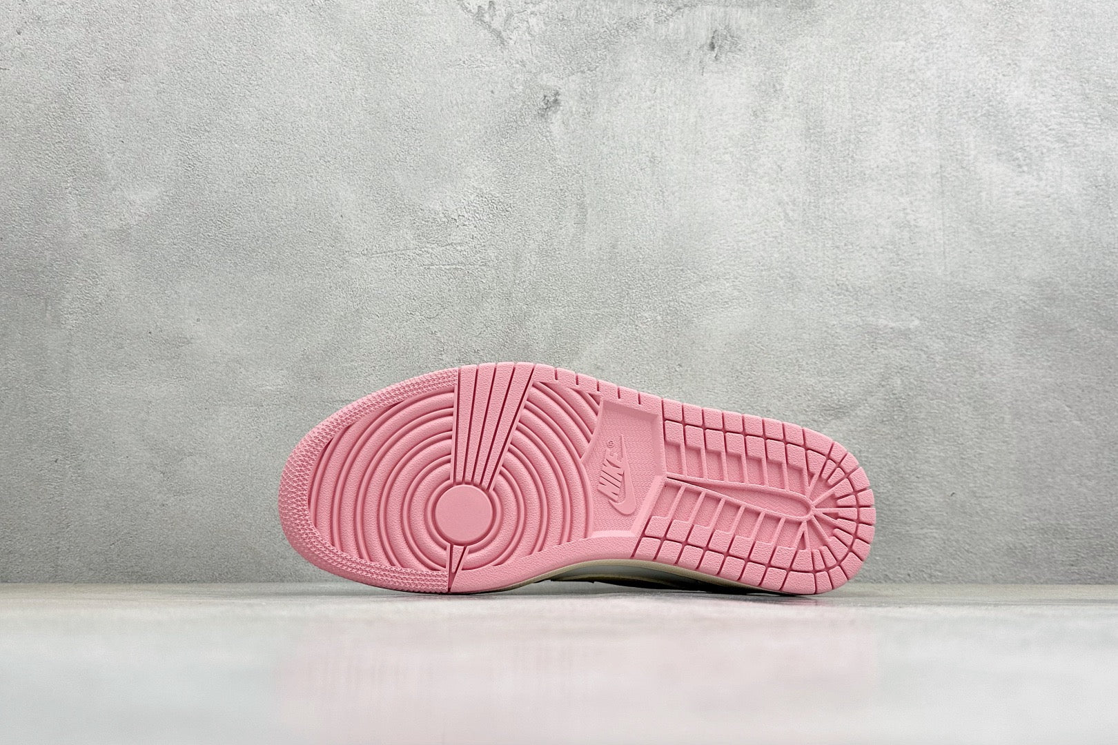 AJ1 Low Travis Scott Shy Pink