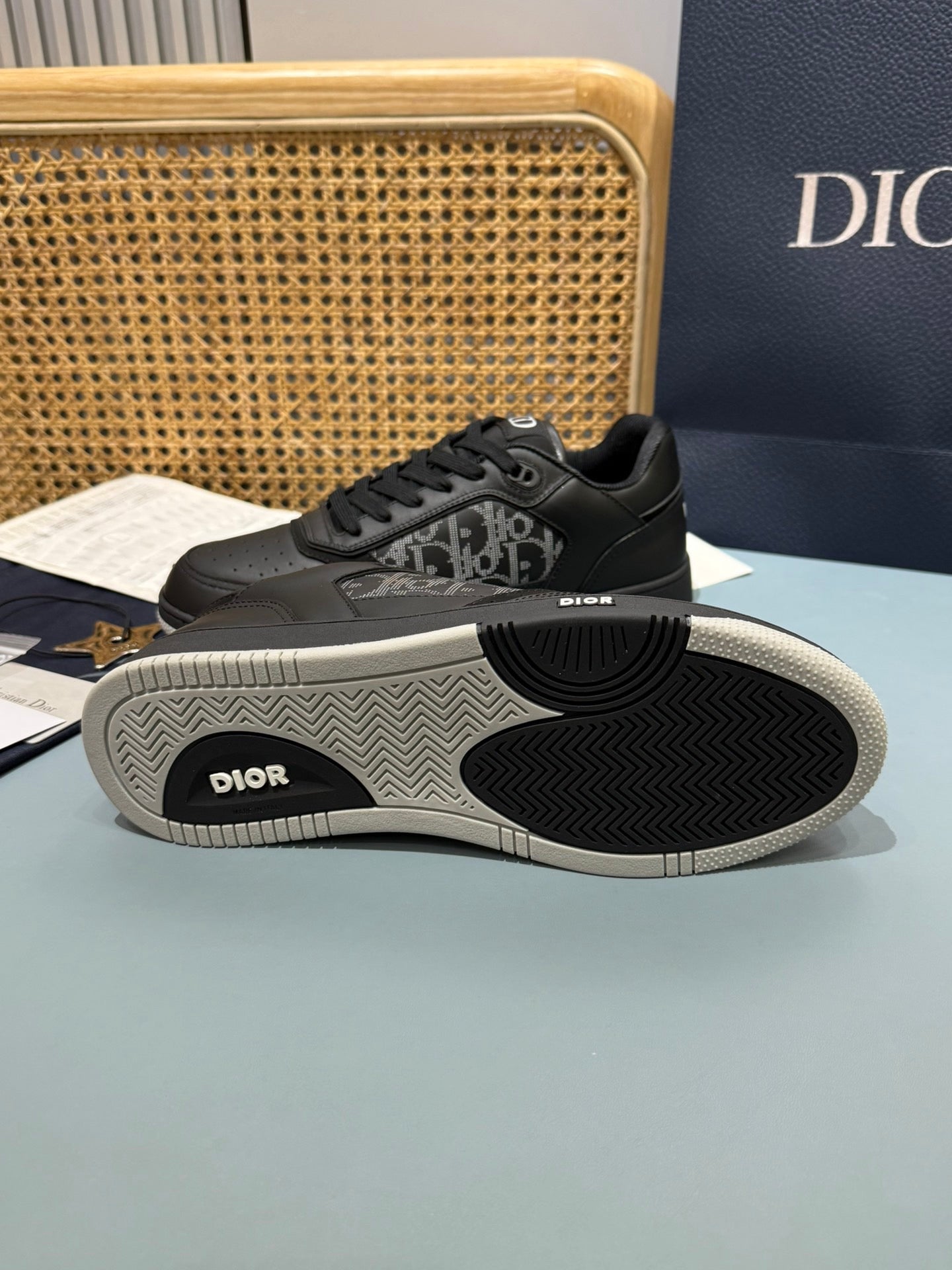 B27 Low-Top Black on Black