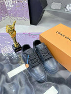 LV Trainers #54 Distressed Sneaker Noir