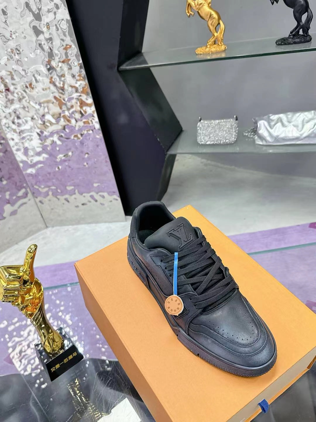 LV Trainers #54 Distressed Sneaker Noir