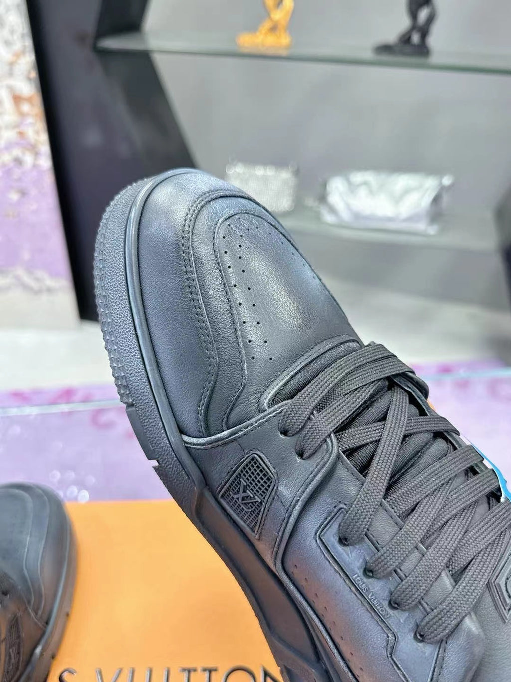 LV Trainers #54 Distressed Sneaker Noir
