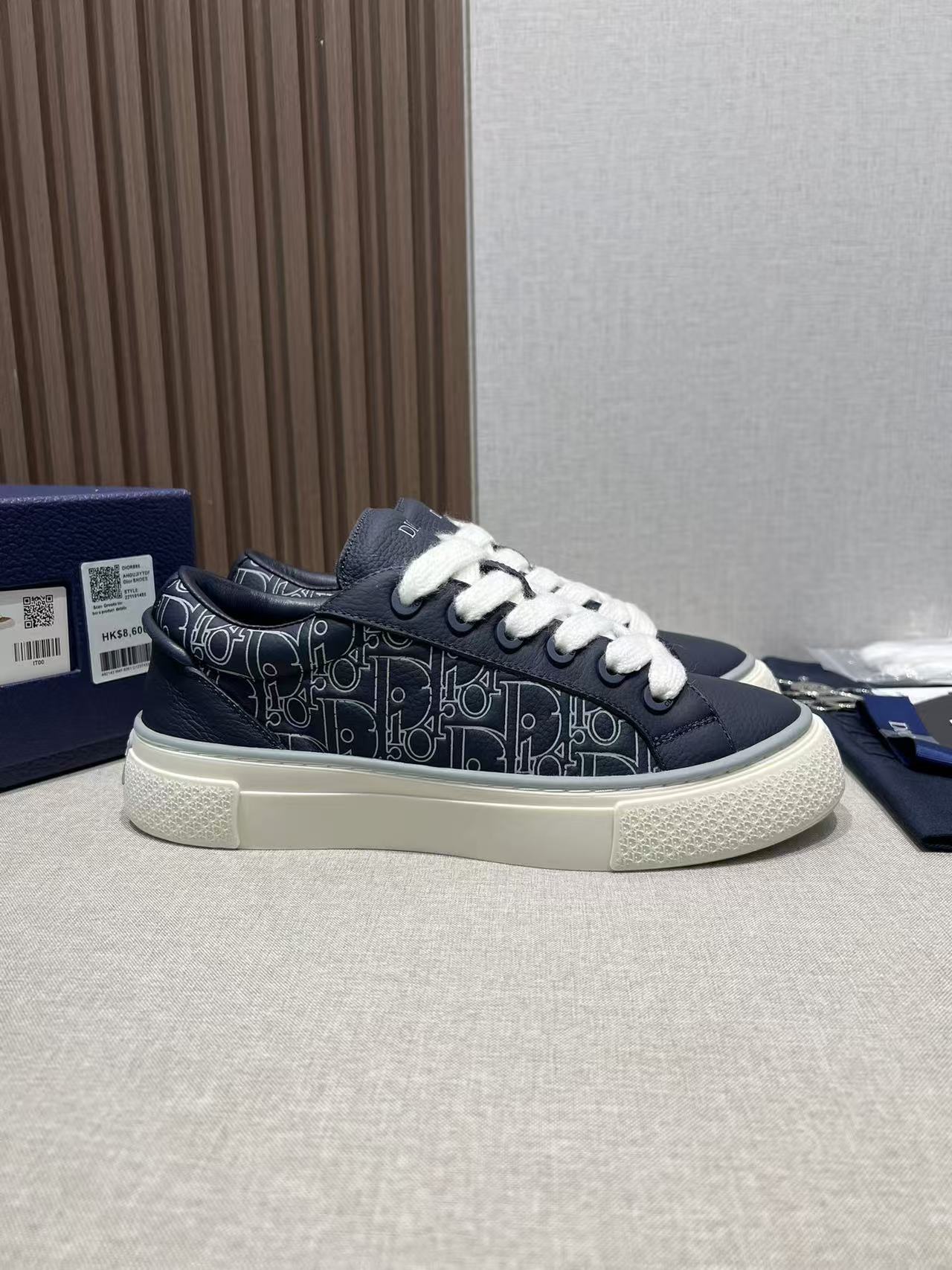 B33 Spin Sneaker Navy