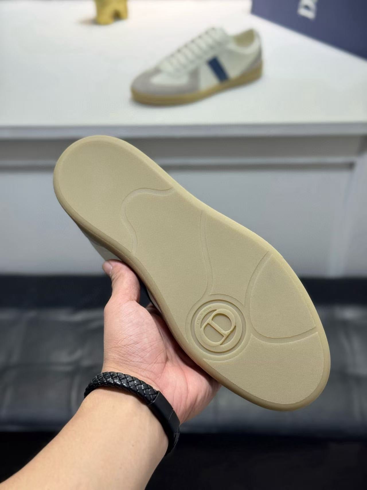 B01 Matchpoint Blue and White