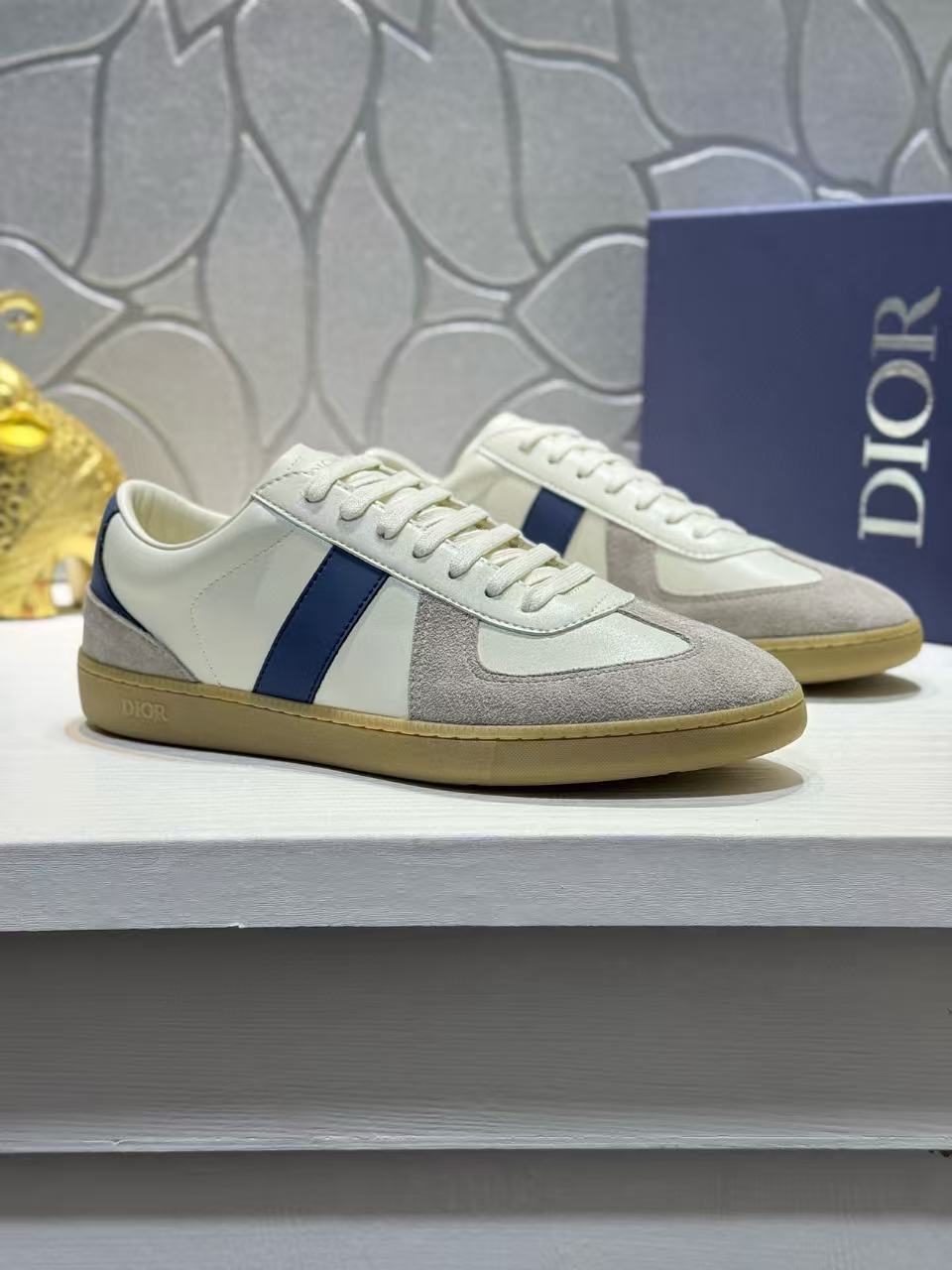 B01 Matchpoint Blue and White