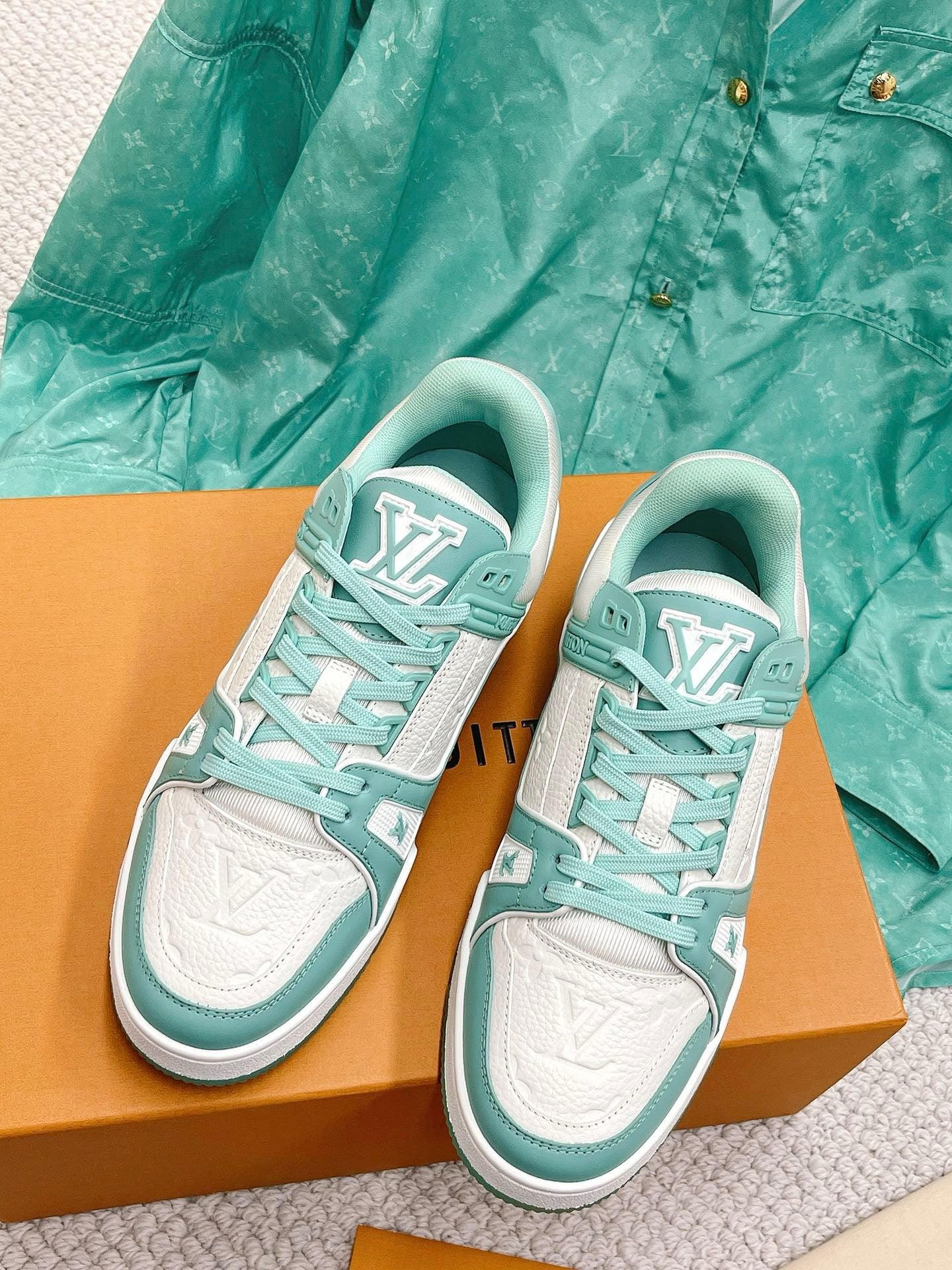 LV Trainers Mint
