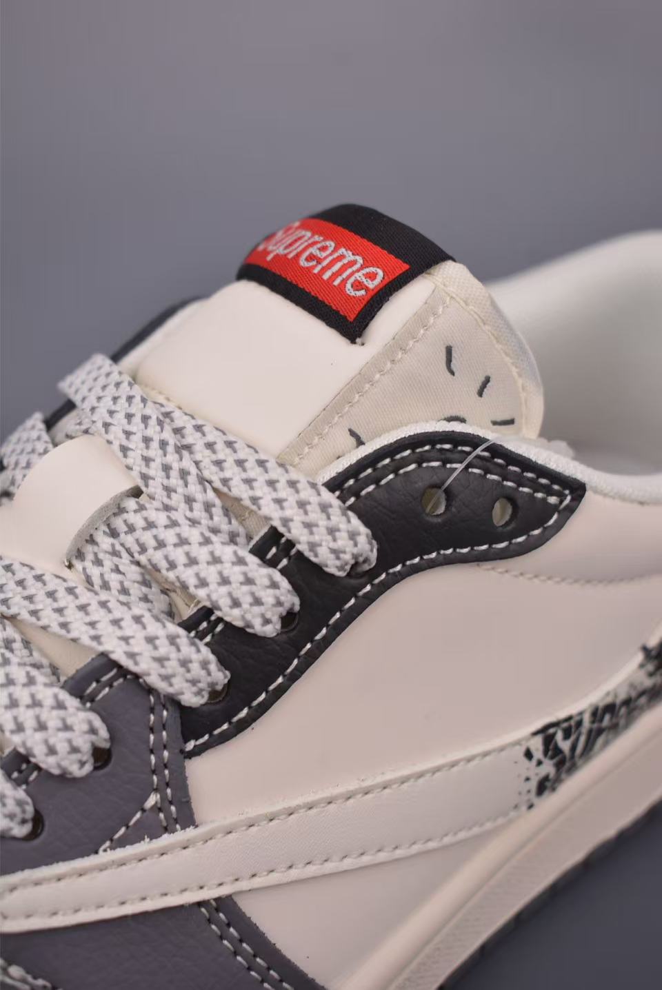 AJ1 Low Travis Scott x Supreme Customs