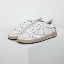 Load image into Gallery viewer, Golden Goose Ball-Star White Star White Heel Tab
