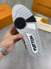 Load image into Gallery viewer, LV Trainers Denim Noir | White
