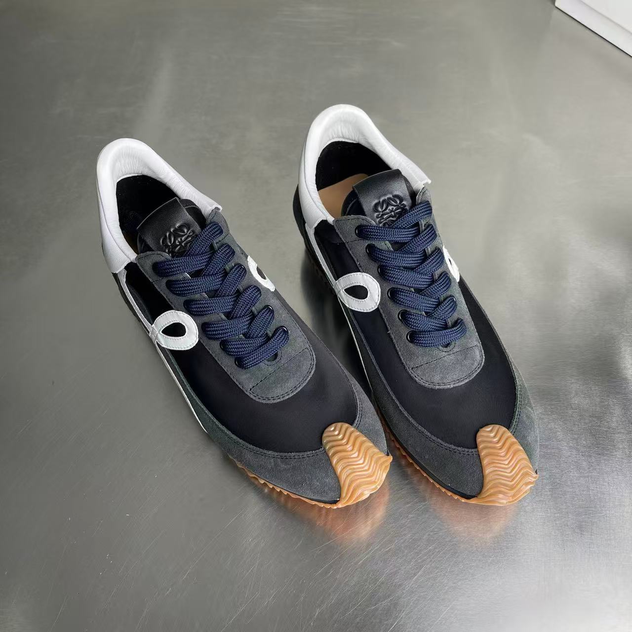 LOEWE Flowrunner Black/White