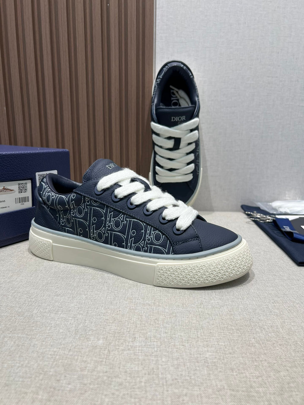 B33 Spin Sneaker Navy