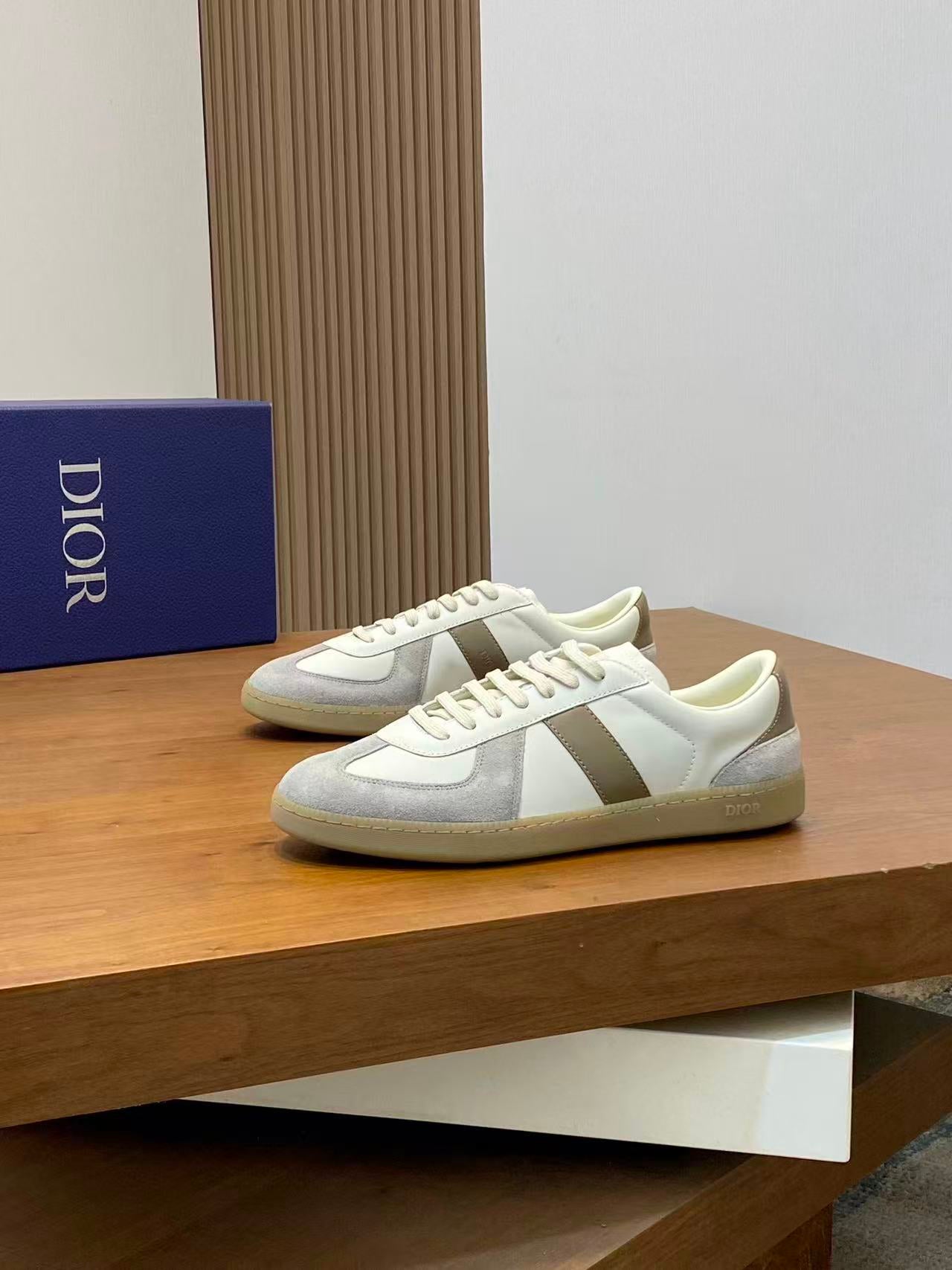 B01 Matchpoint Gray and White