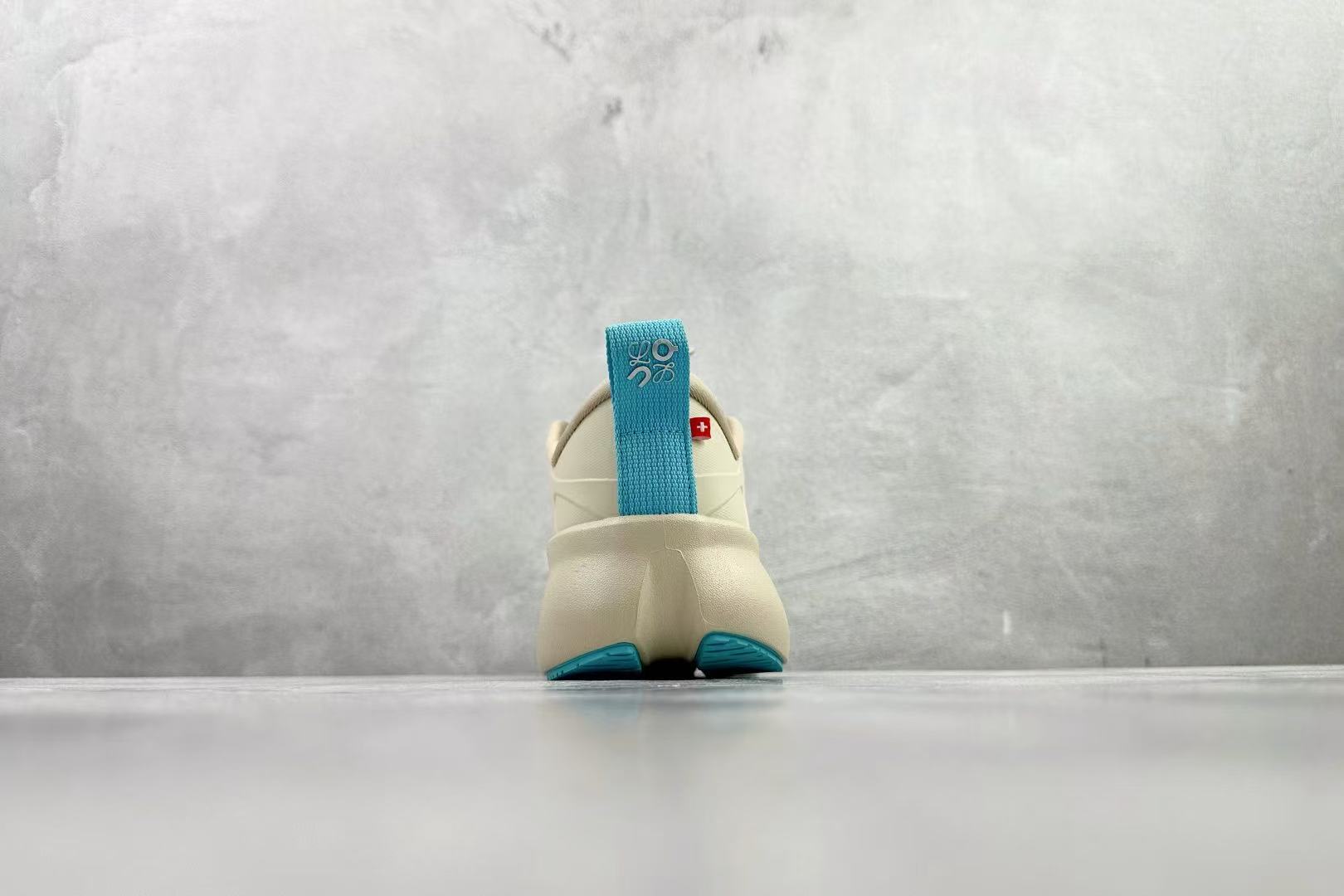 LOEWE Cloudsolo Sand/Turquoise
