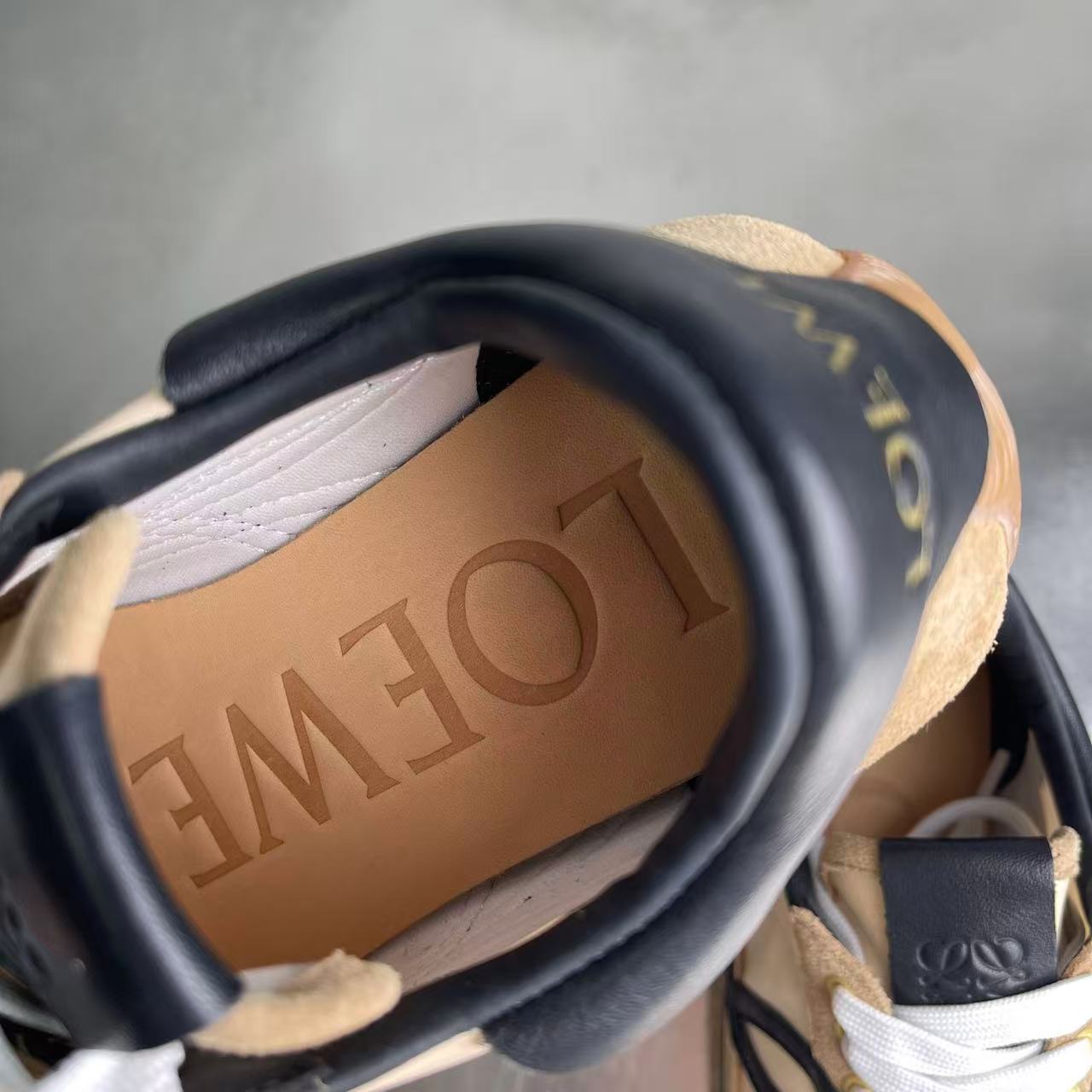 LOEWE Flowrunner Gold Black