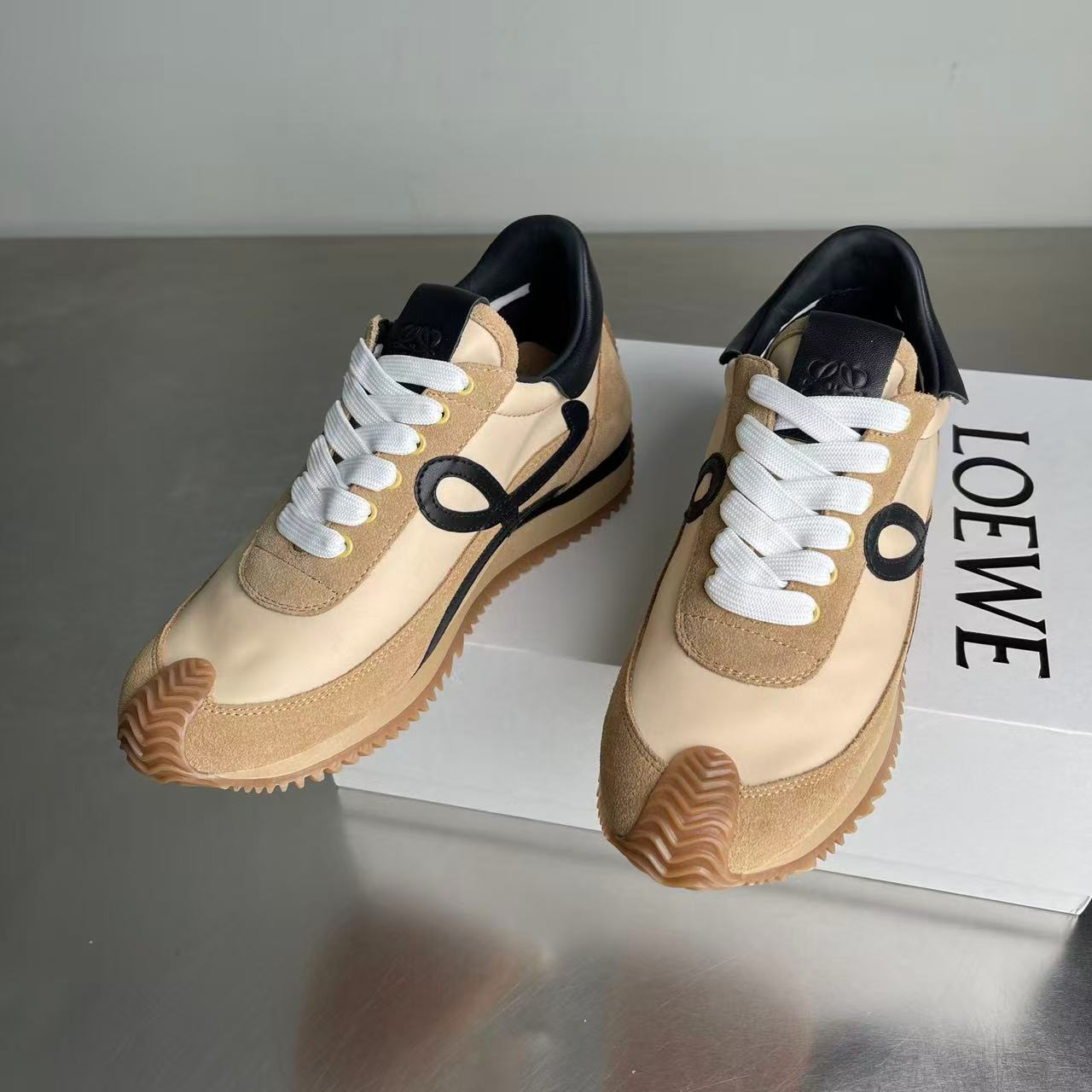 LOEWE Flowrunner Gold Black