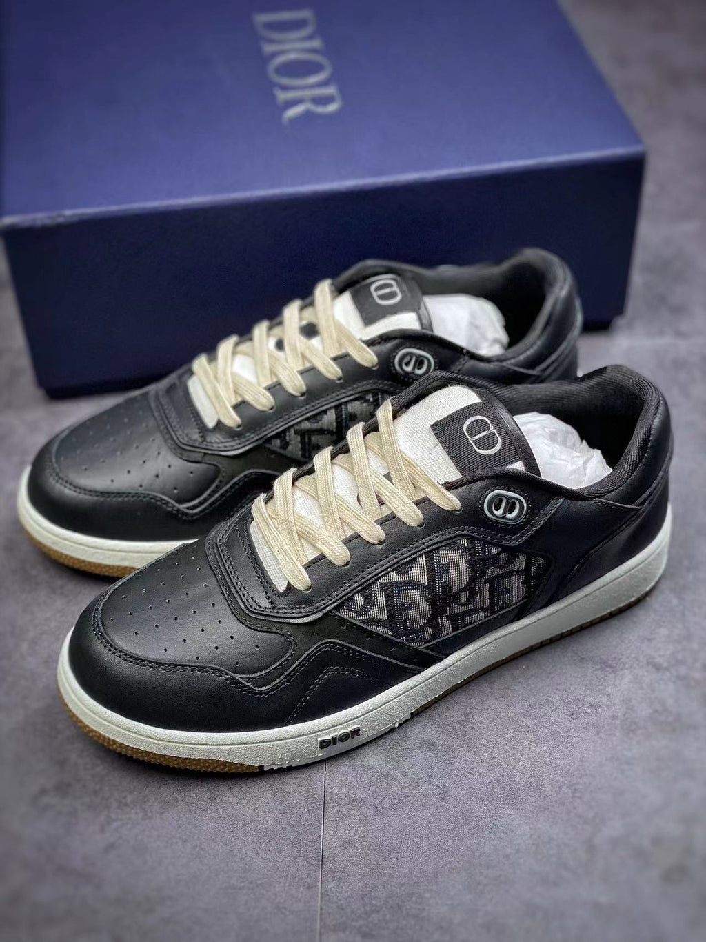 B27 Low-Top Black Oblique