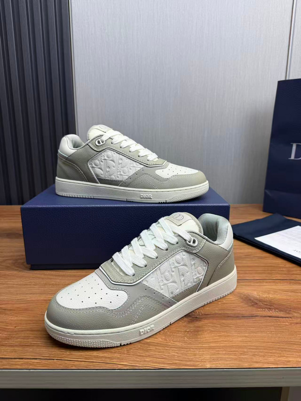 B27 Trianon Gray and Cream Grained Calfskin