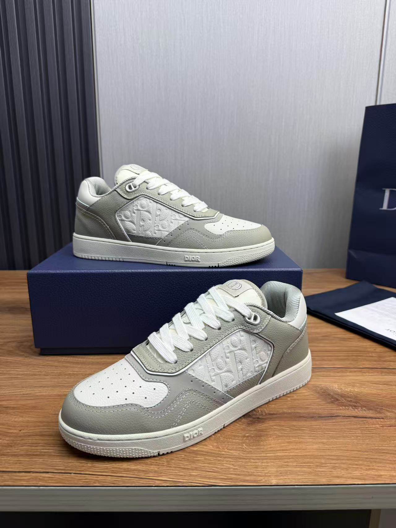 B27 Trianon Gray and Cream Grained Calfskin