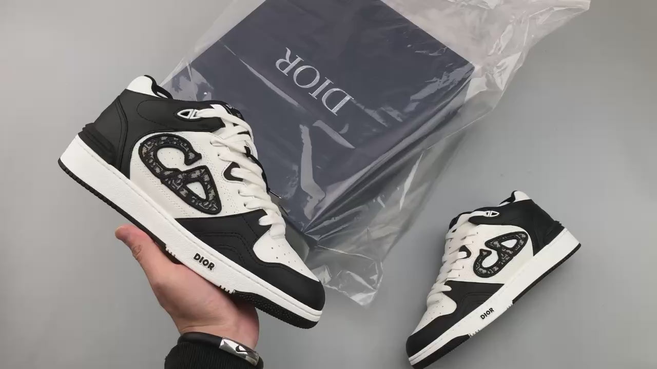 B57 Mid-Top Black Oblique