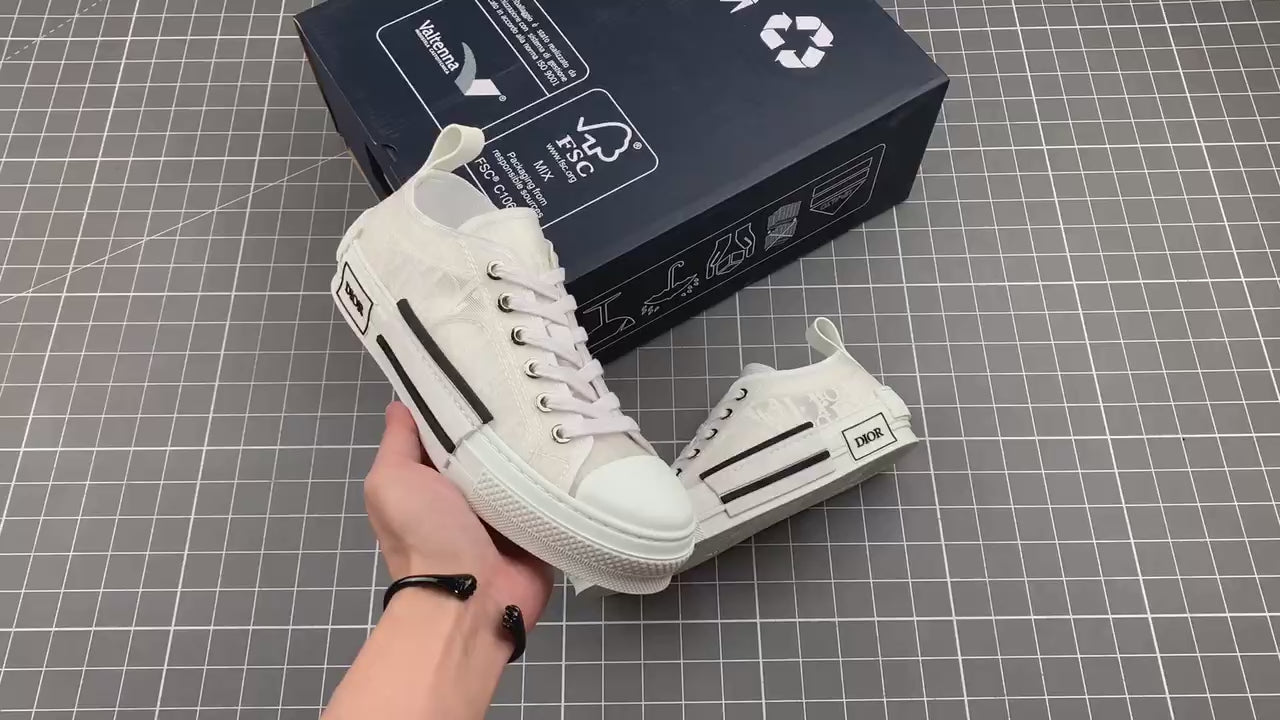 B23 Low Logo Oblique White Monogram