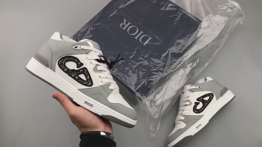 B57 Mid-Top Grey Oblique