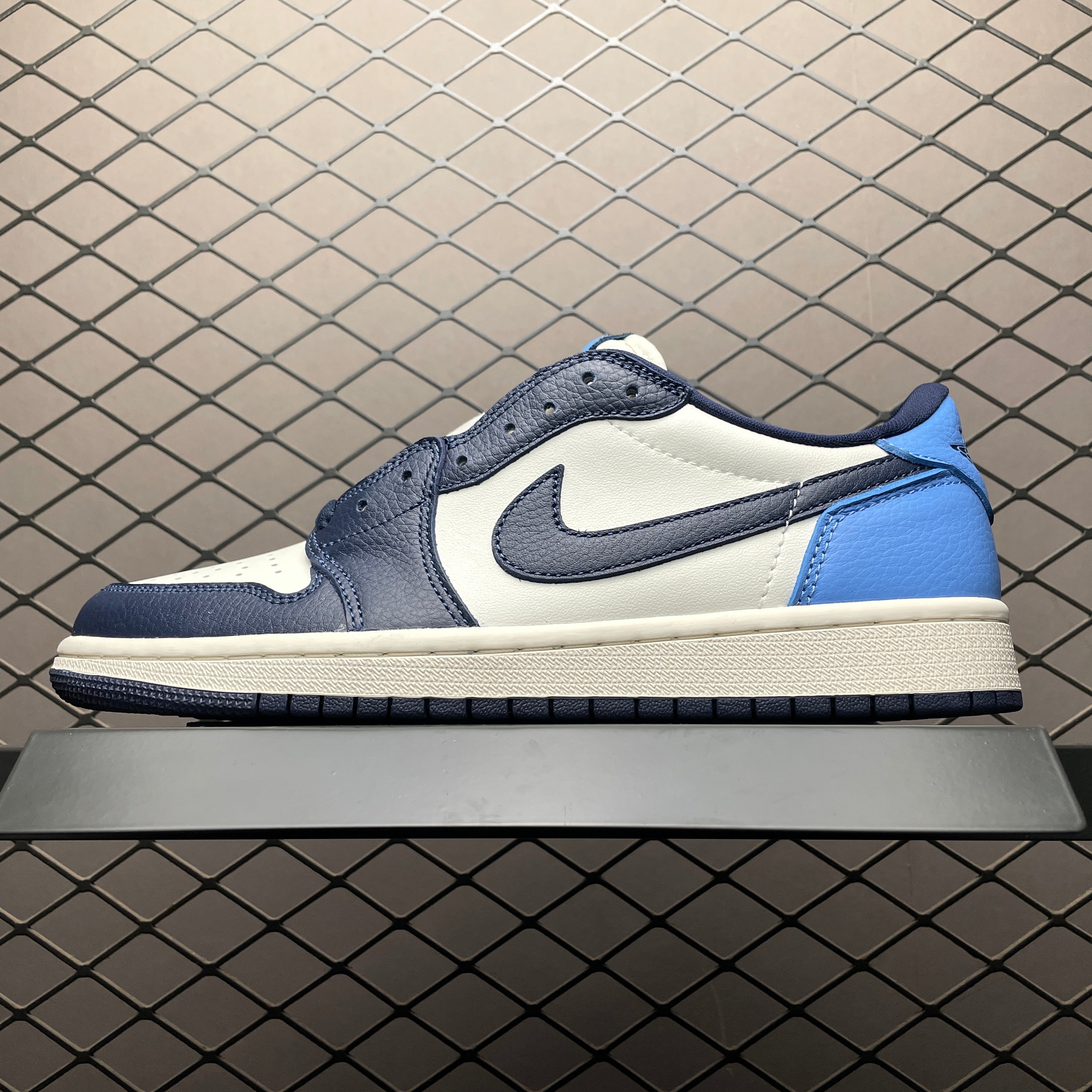 AJ1 Low Obsidian UNC