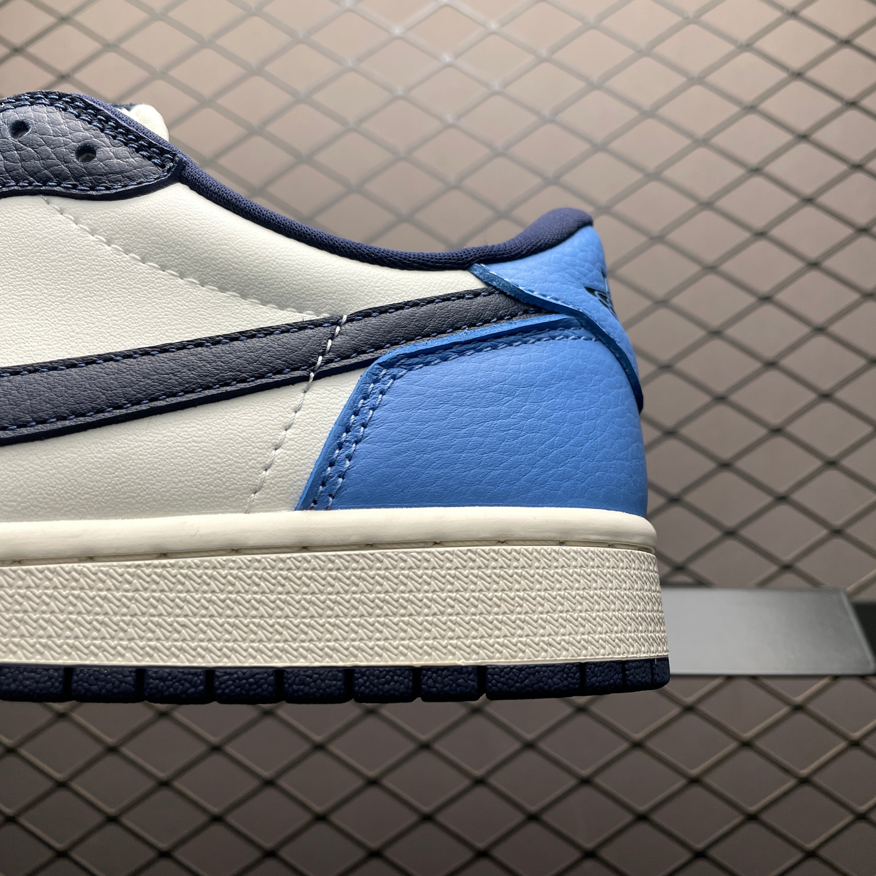 AJ1 Low Obsidian UNC