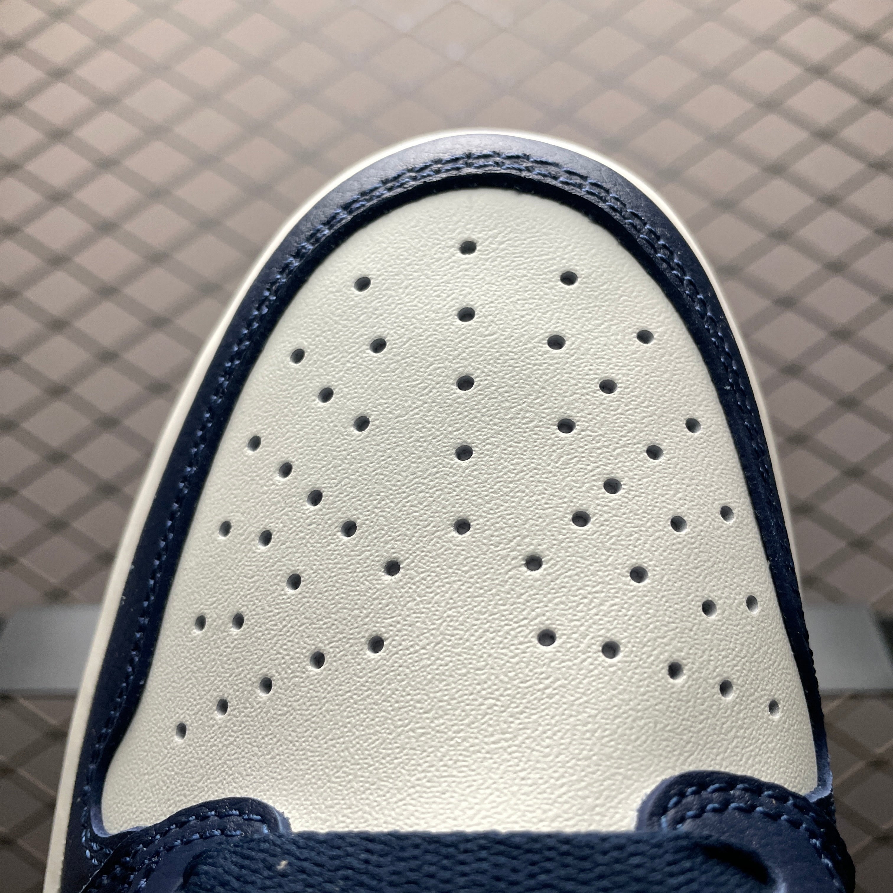 AJ1 Low Obsidian UNC