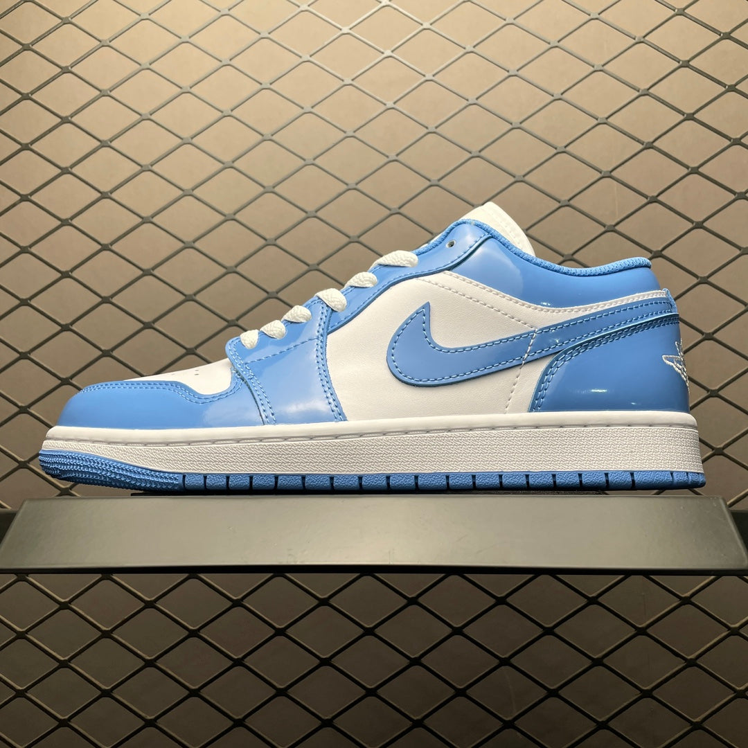 SB Dunk UNC