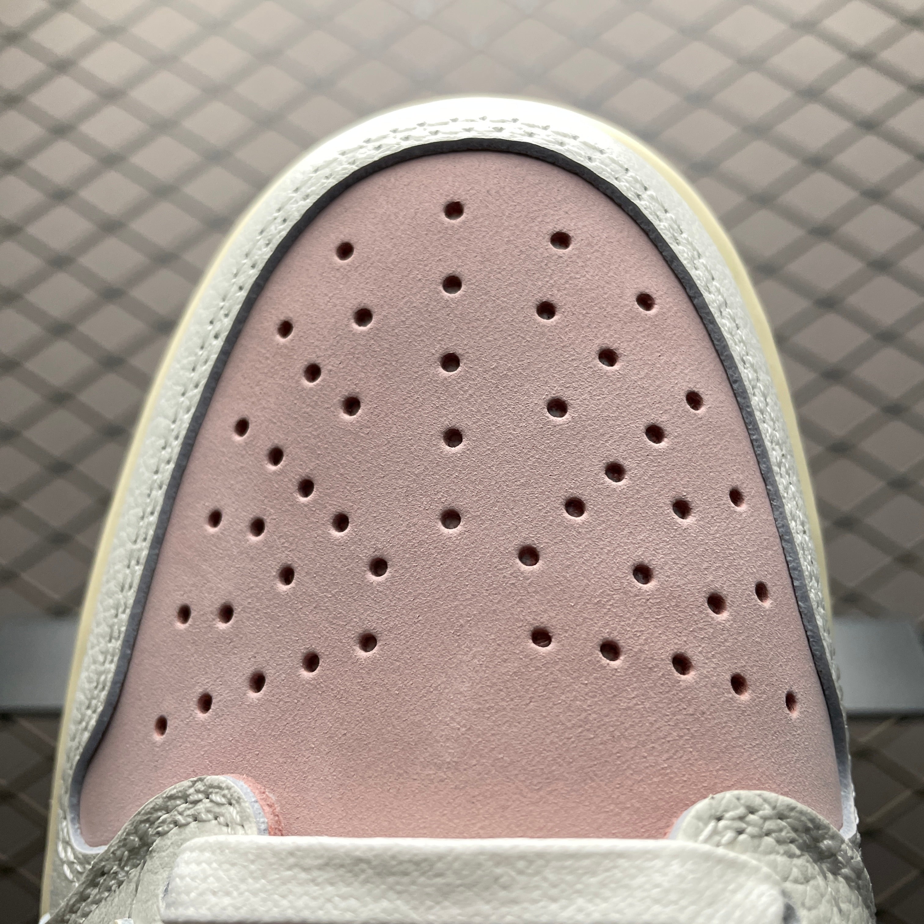 AJ1 Low Travis Scott Shy Pink