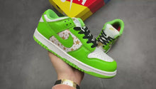 Load and play video in Gallery viewer, SB Dunk X Supreme Stars Mean Green (2021)
