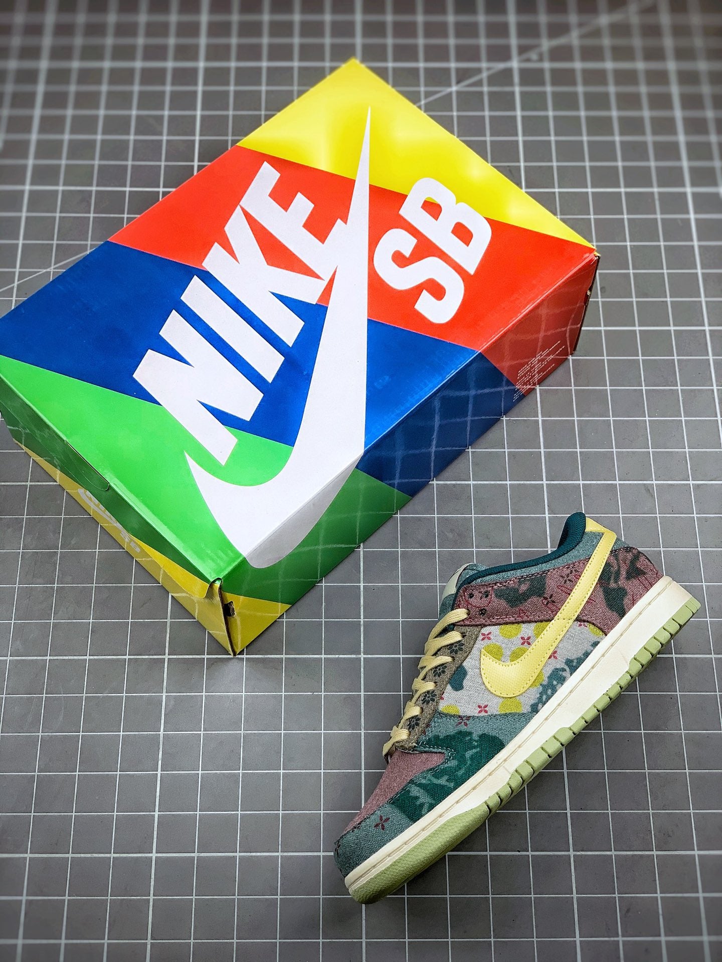 Dunk Low Community Gardens