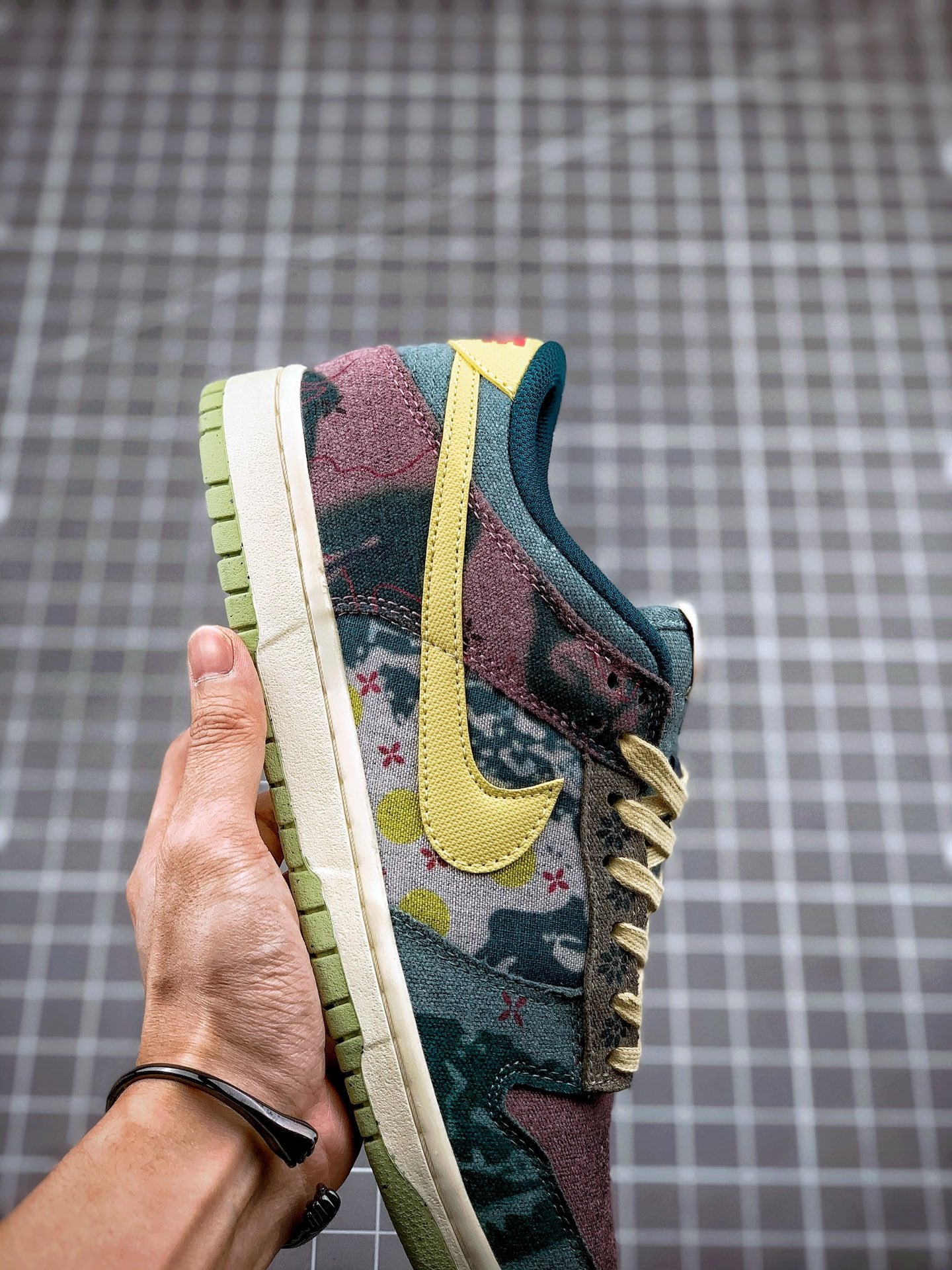 Dunk Low Community Gardens