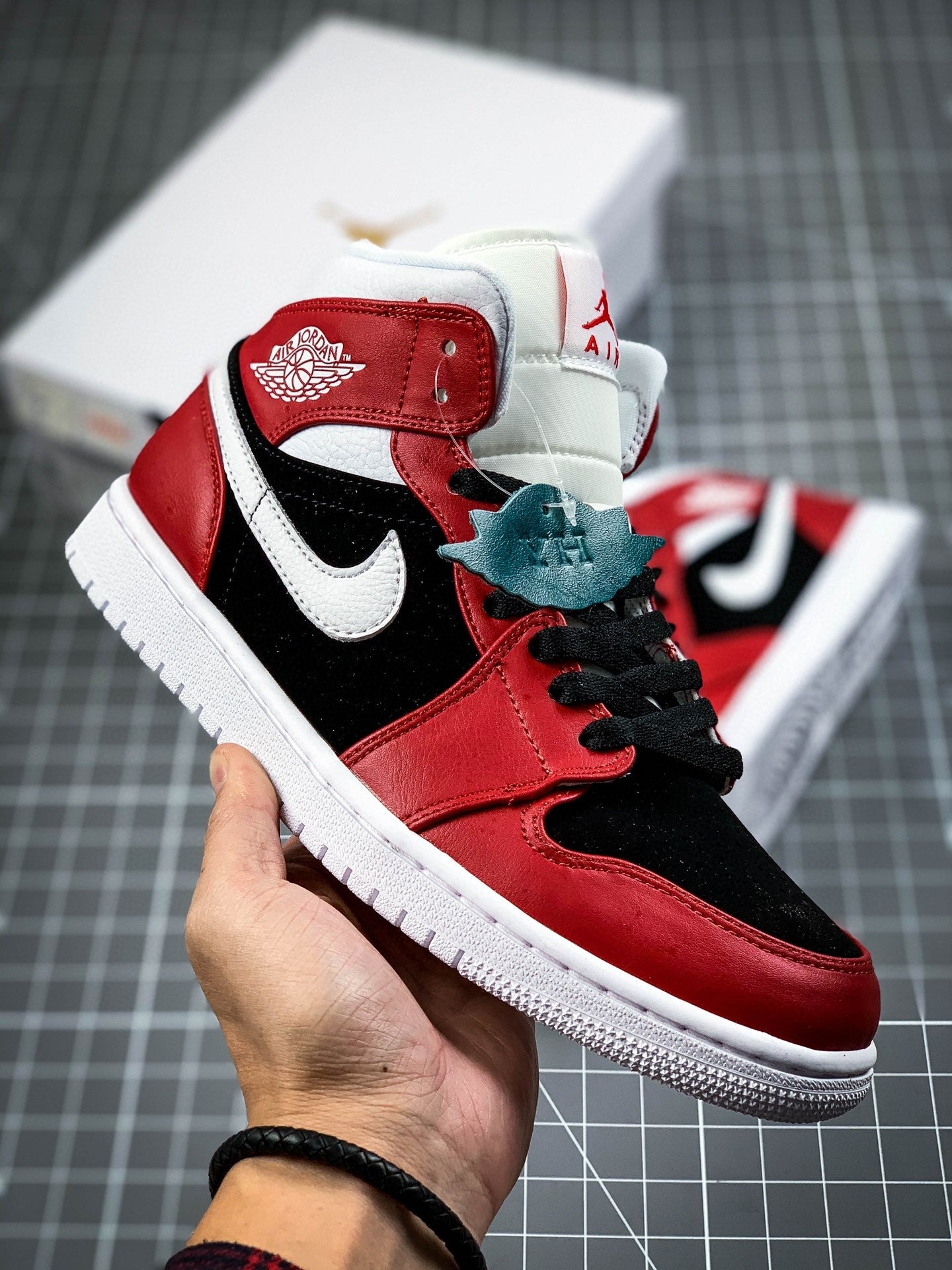 AJ1 Mid Gym Red Black