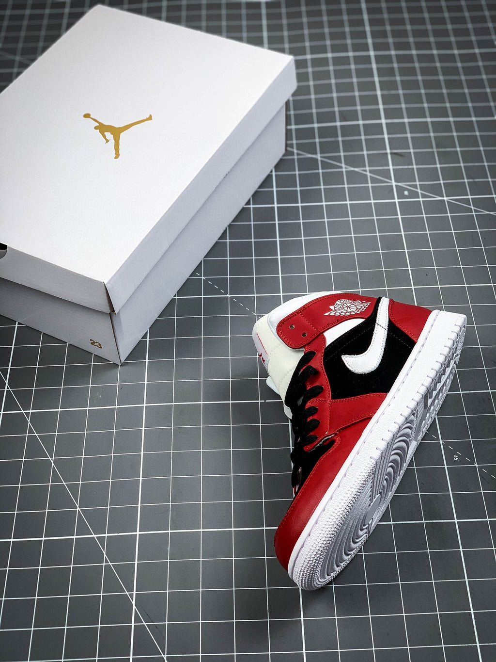 AJ1 Mid Gym Red Black