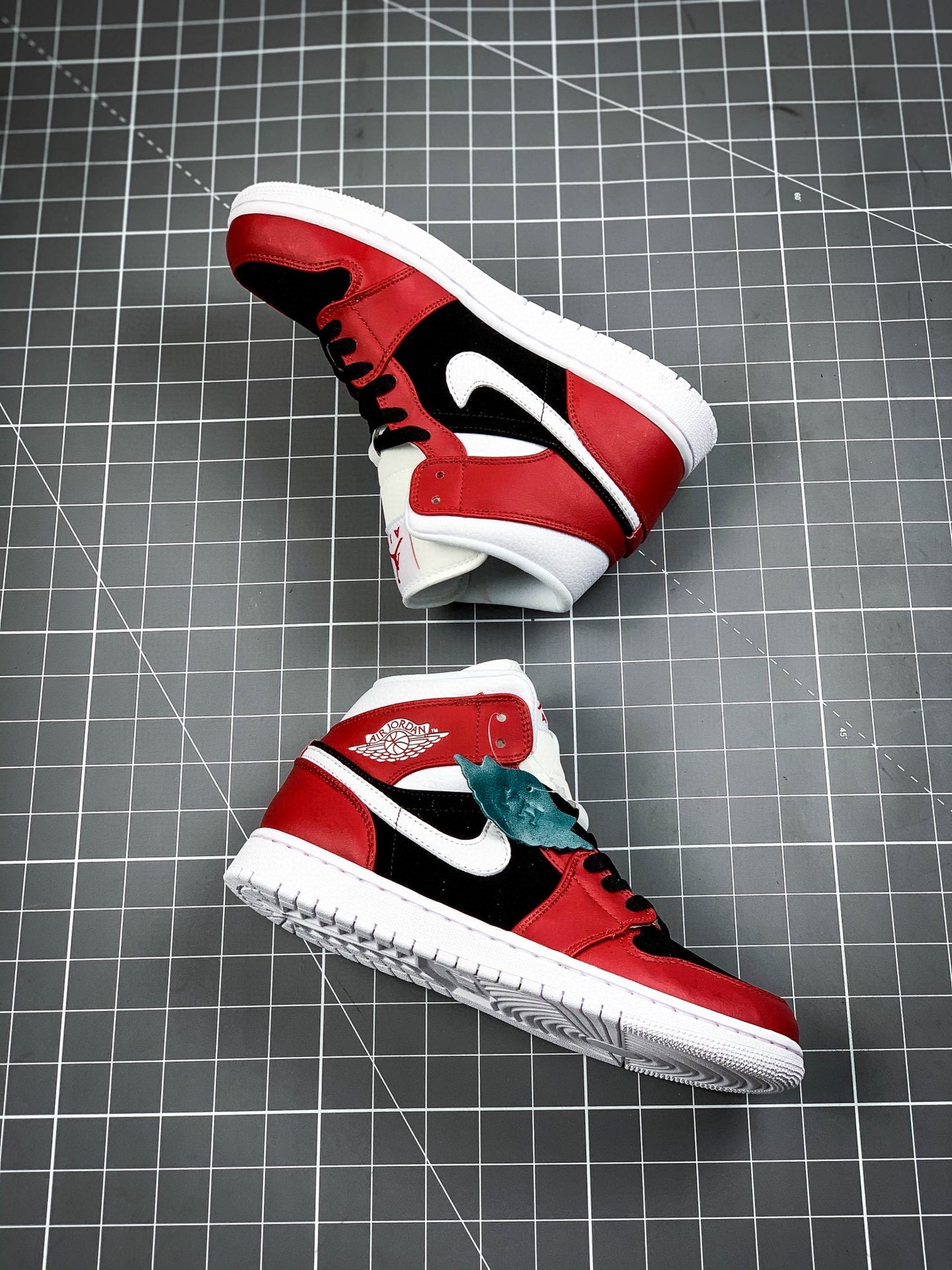 AJ1 Mid Gym Red Black