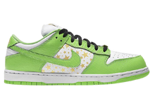 Load image into Gallery viewer, SB Dunk X Supreme Stars Mean Green (2021)
