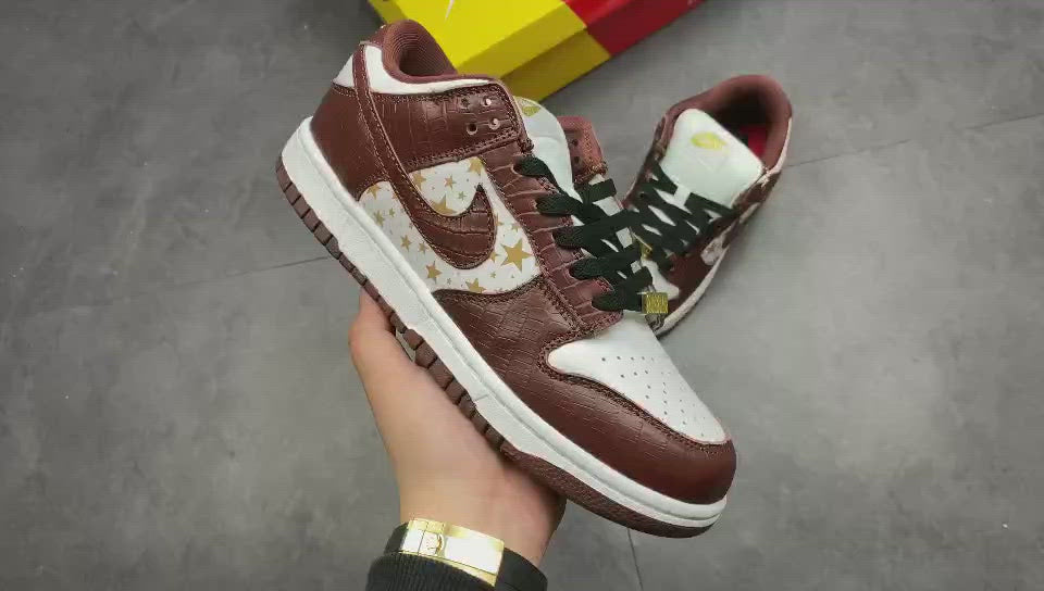 SB Dunk X Supreme Stars Barkroot Brown (2021)